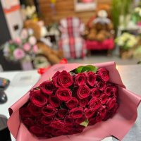 Червоні троянди в коробці 23 шт