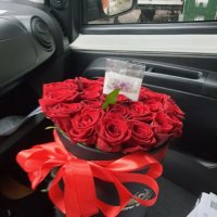 Червоні троянди в коробці 23 шт