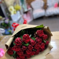 25 red roses