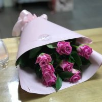 Букет 7 рожевих троянд