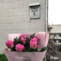 Букет 7 рожевих троянд