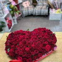 Сердце из роз (145 роз)