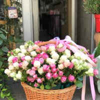 Basket with roses - Ukmerge