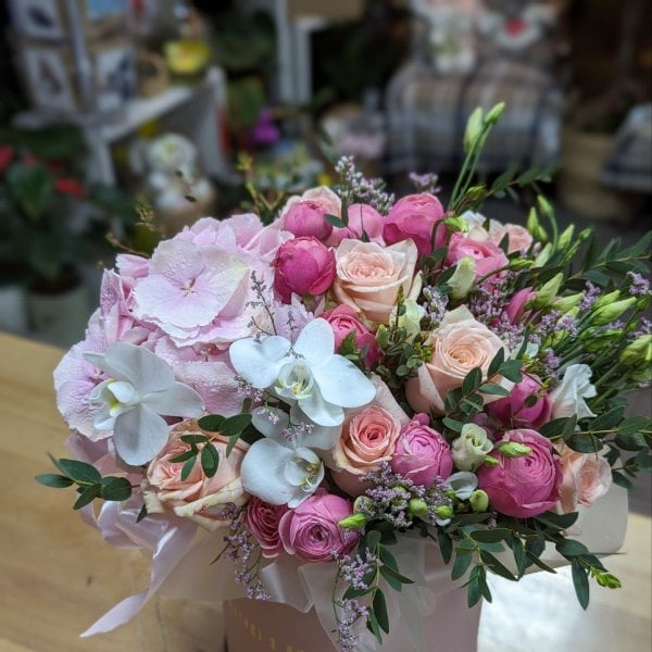 Flower arrangement With Love - Warwick