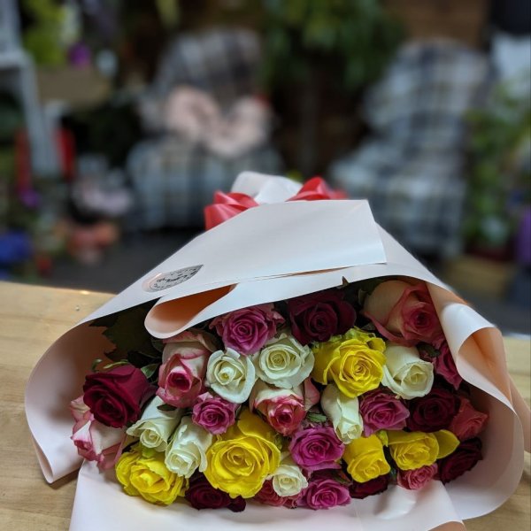 25 різнокольорових троянд - Істборн