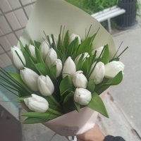 Самой нежной 19 белых тюльпанов