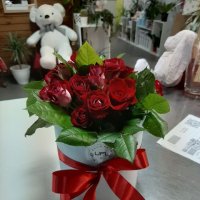19 красных роз