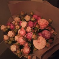 9 кустовых роз