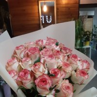25 розовых роз