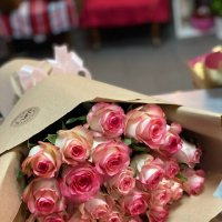 25 розовых роз