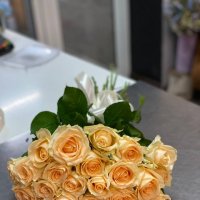 Цветы поштучно белые розы