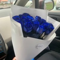 Поштучно синие розы