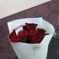 15 троянд