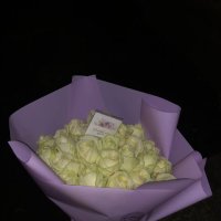 25 белых роз 