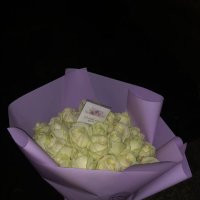 25 white roses