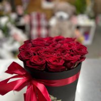 23 Red roses in a box