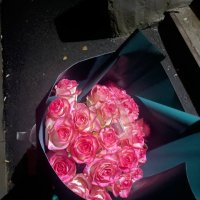 25 pink roses