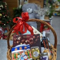 Gift basket with panettone