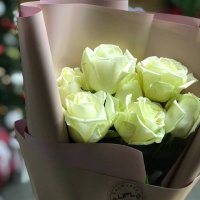 7 white roses