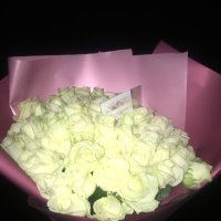 51 біла троянда