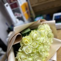 25 белых роз 