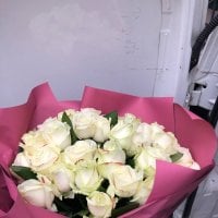 51 біла троянда