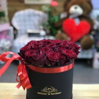 23 Red roses in a box