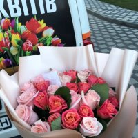 Поштучно цветы коралловые розы