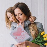 Открытки с Днем матери: где купить и как сделать самому?