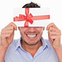 Популярные подарки для мужчин на 14 февраля: топ-20 идей + видео